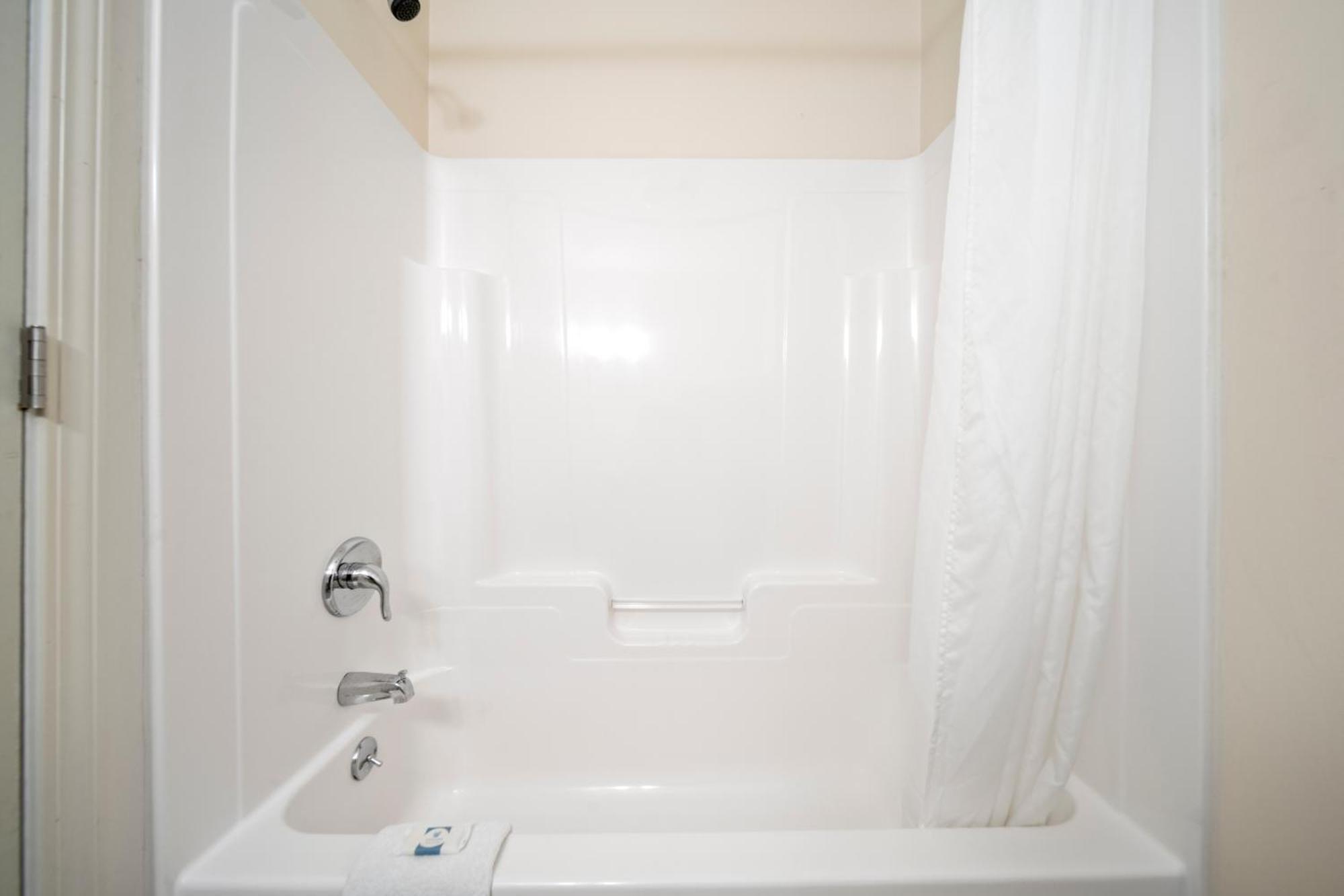 Thumb Heritage Inn Sandusky Kamer foto