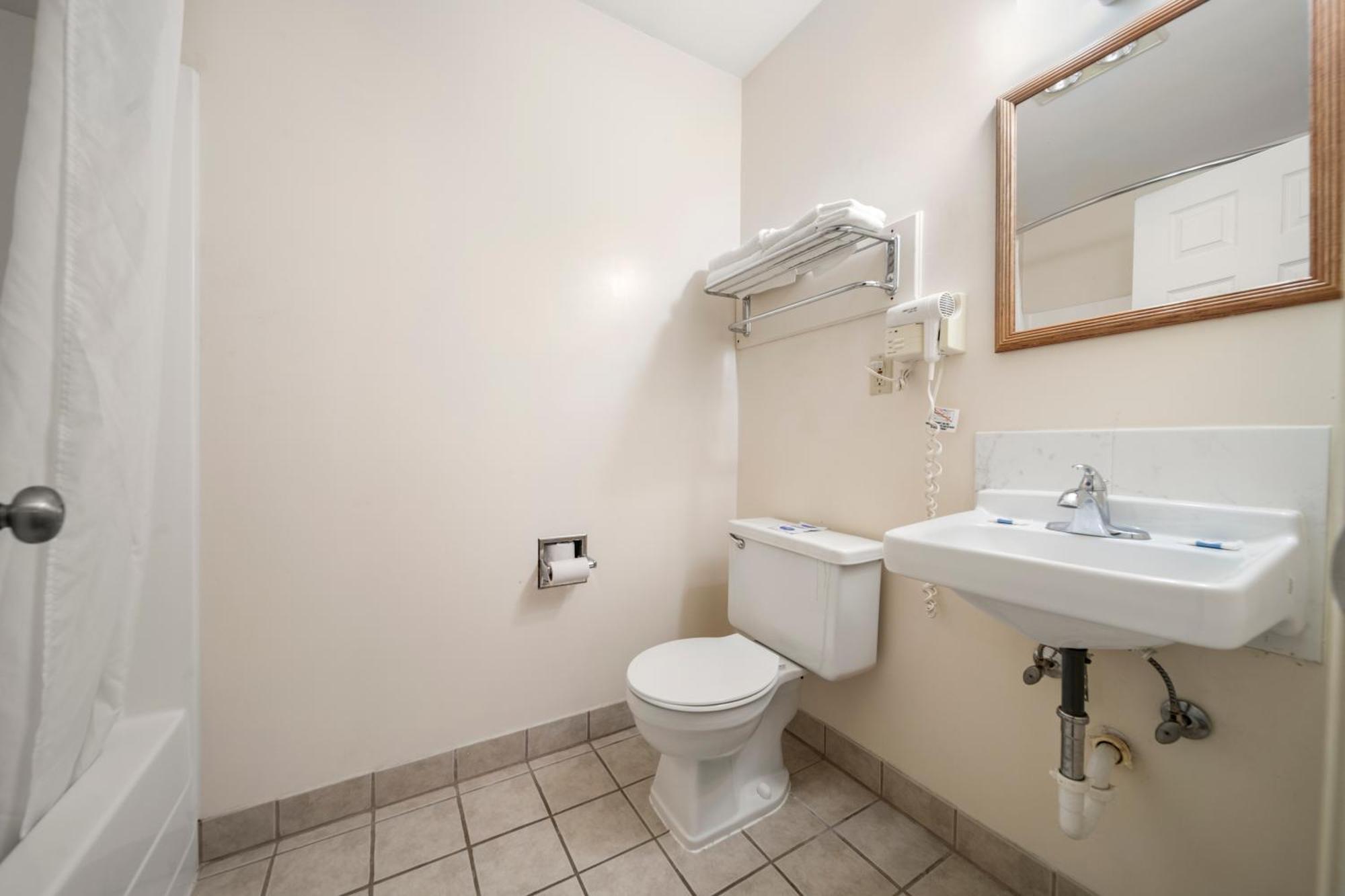 Thumb Heritage Inn Sandusky Kamer foto